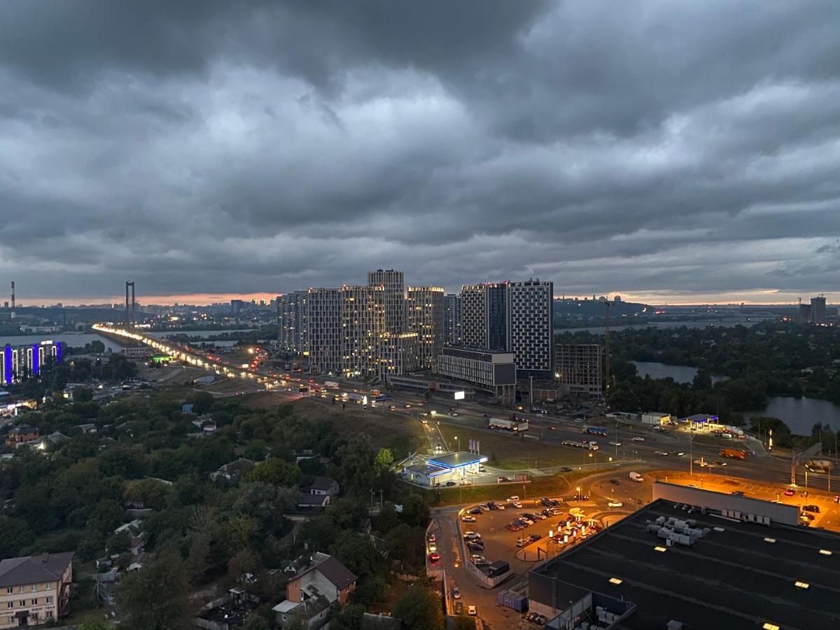 With Dnipro View Apartment