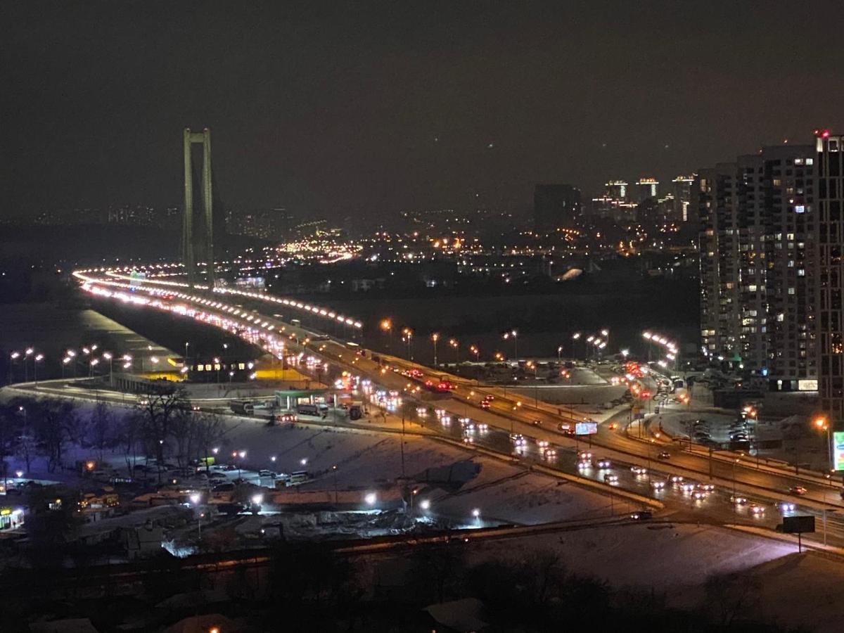 With Dnipro View Apartment
