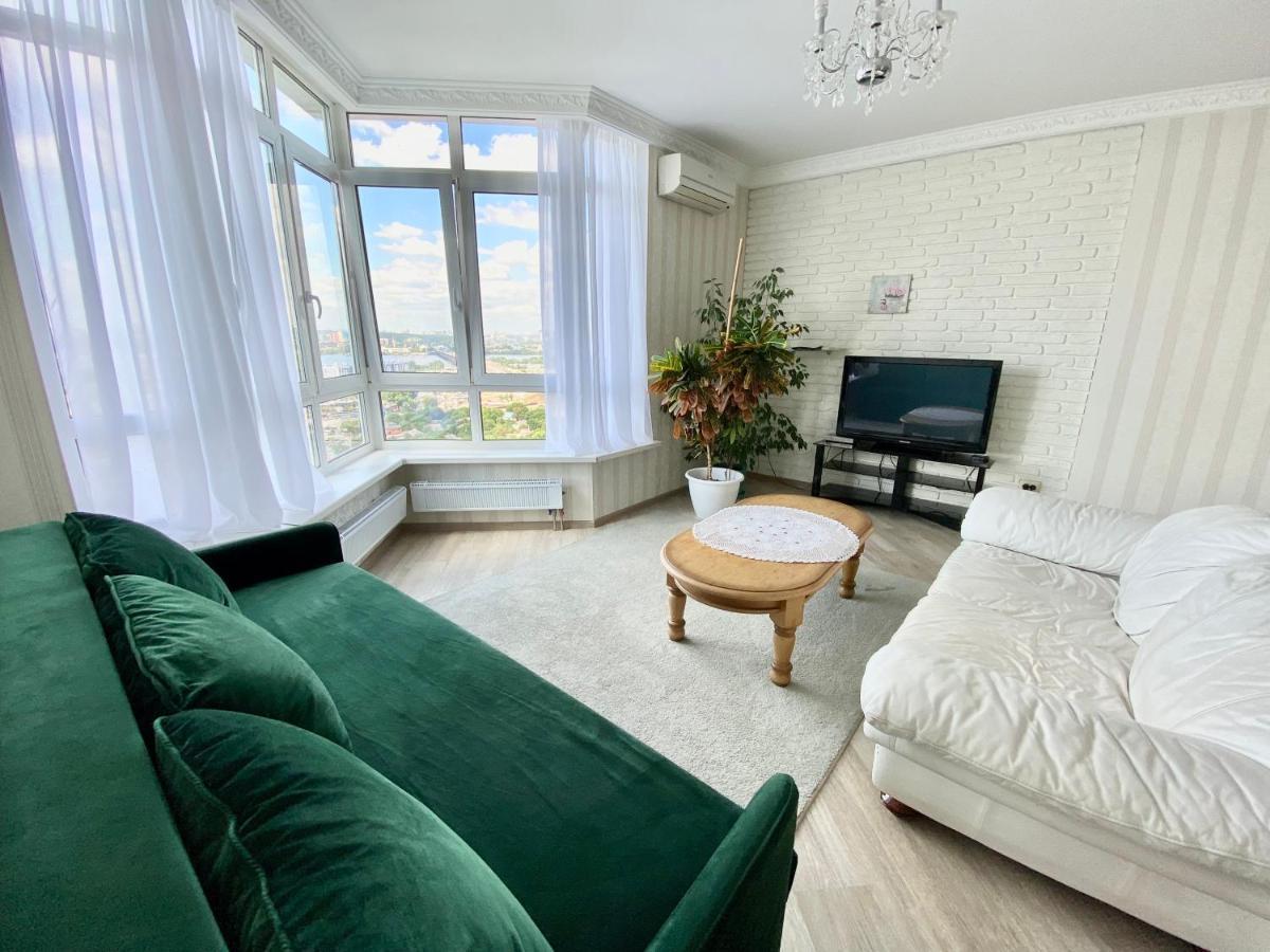With Dnipro View Apartment